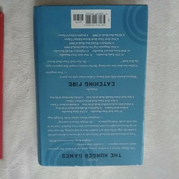 Mocking Jay & Catching Fire (Hunger games) Books - Picture 11 of 12